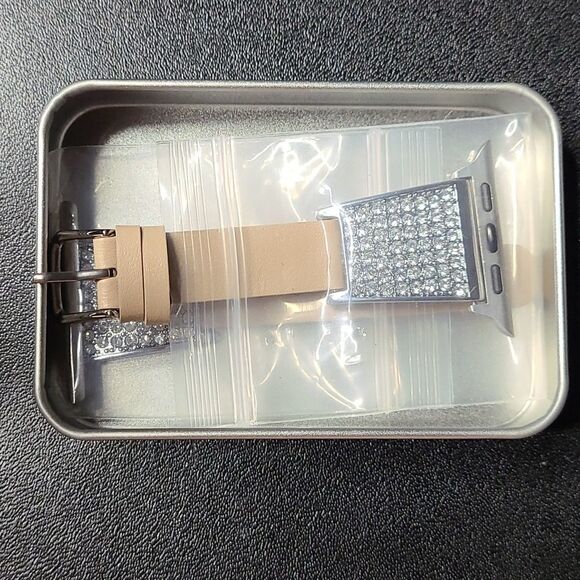 Apple Watch bans Silver/Ivory White (more like cream). - Picture 4 of 5